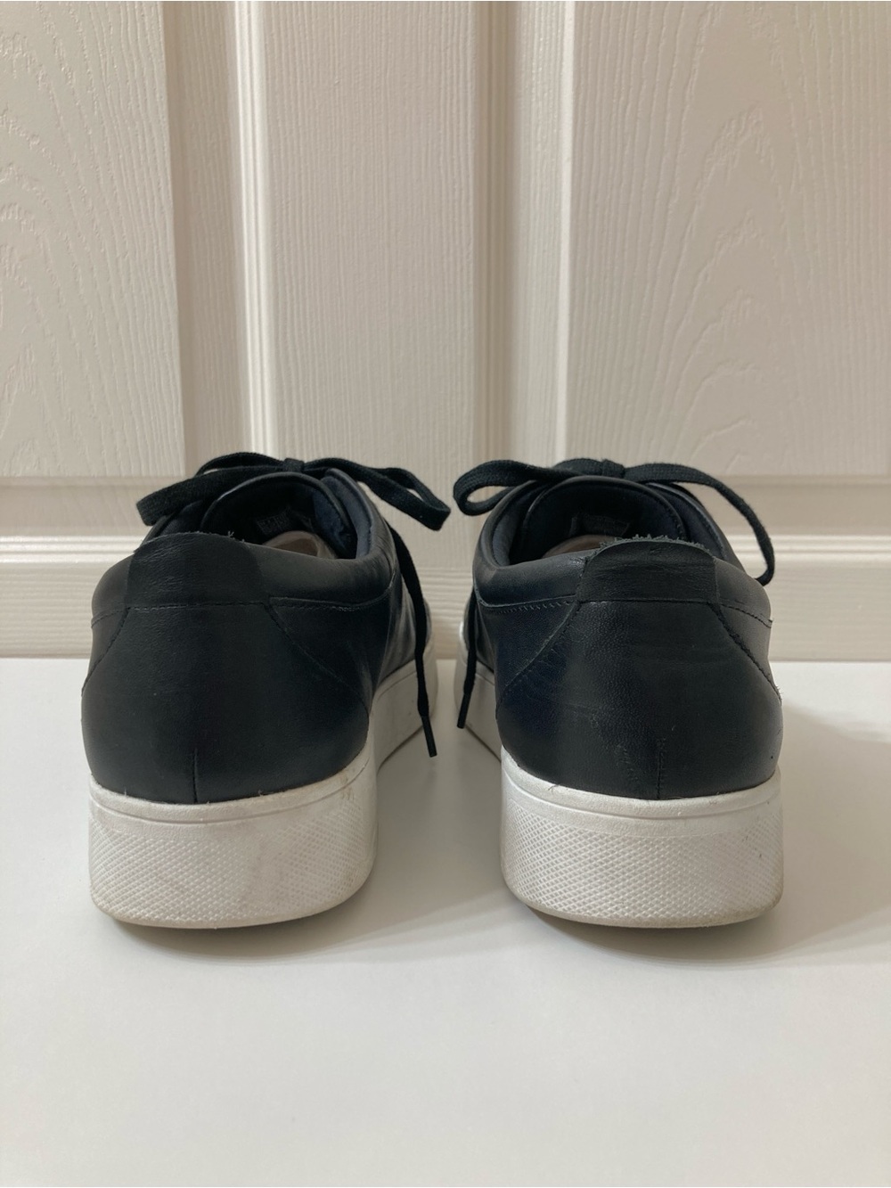 FitFlop Women’s Rally Lace Up Black Leather Sneakers 10 Athleisure Sporty Preppy - Picture 10 of 11